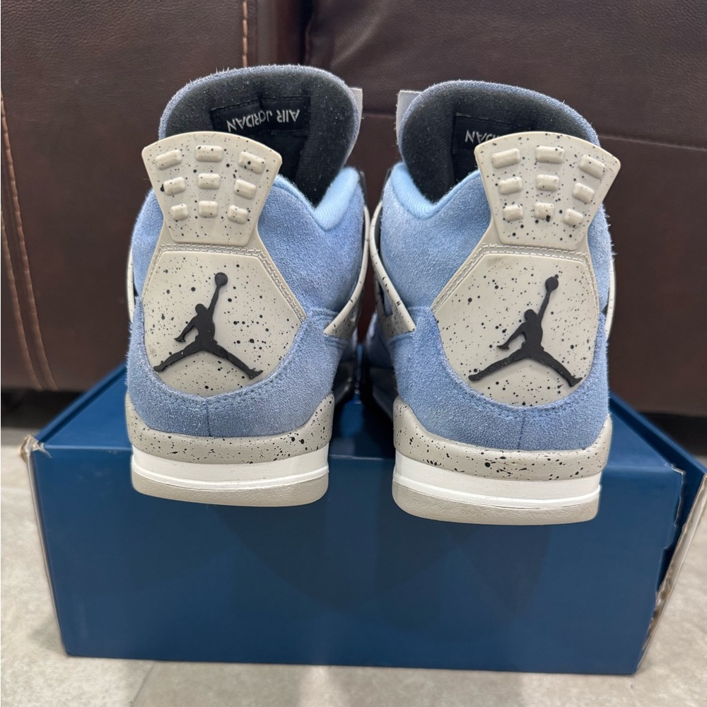 Size 10.5 - Jordan 4 Retro Mid University Blue - Picture 4 of 6